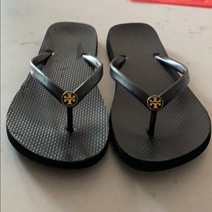 Black Tory Burch Rubber Flip flops - size 8